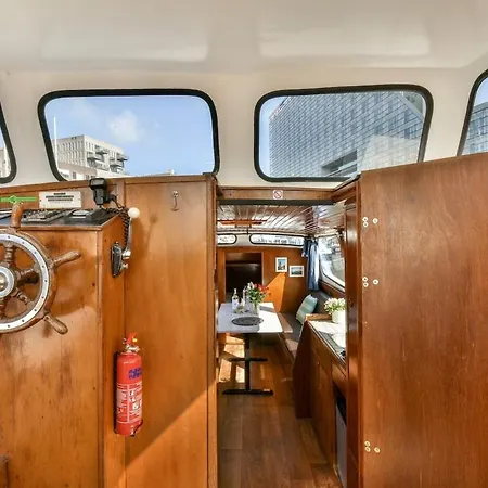 Botel Local Houseboat Center 'betelgeuze' Amesterdão