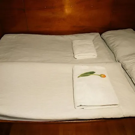 Bateau-hôtel Local Houseboat Center 'betelgeuze' Amsterdam