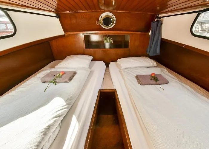 Local Houseboat Center 'betelgeuze' * Amszterdam