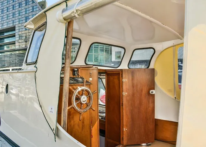 Local Houseboat Center 'betelgeuze' Botel