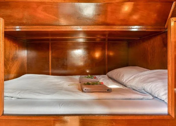 Hotel na wodzie Local Houseboat Center 'betelgeuze' *